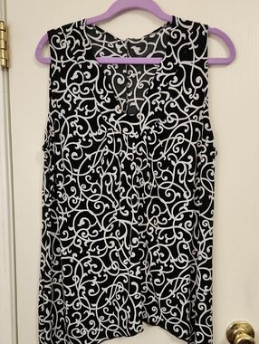 Black & White Scroll Print Sleeveless Top